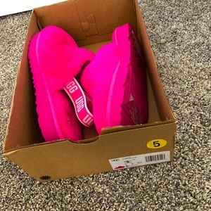 Ugg Fluffy All-Pink Sandals Size 5 NIB